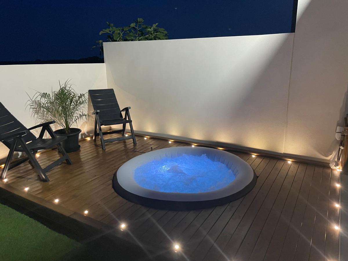 Appartement Avec Spa-Avril A Sept-Camargue 4 Personnes Saint-Laurent-dʼAigouze Exteriör bild