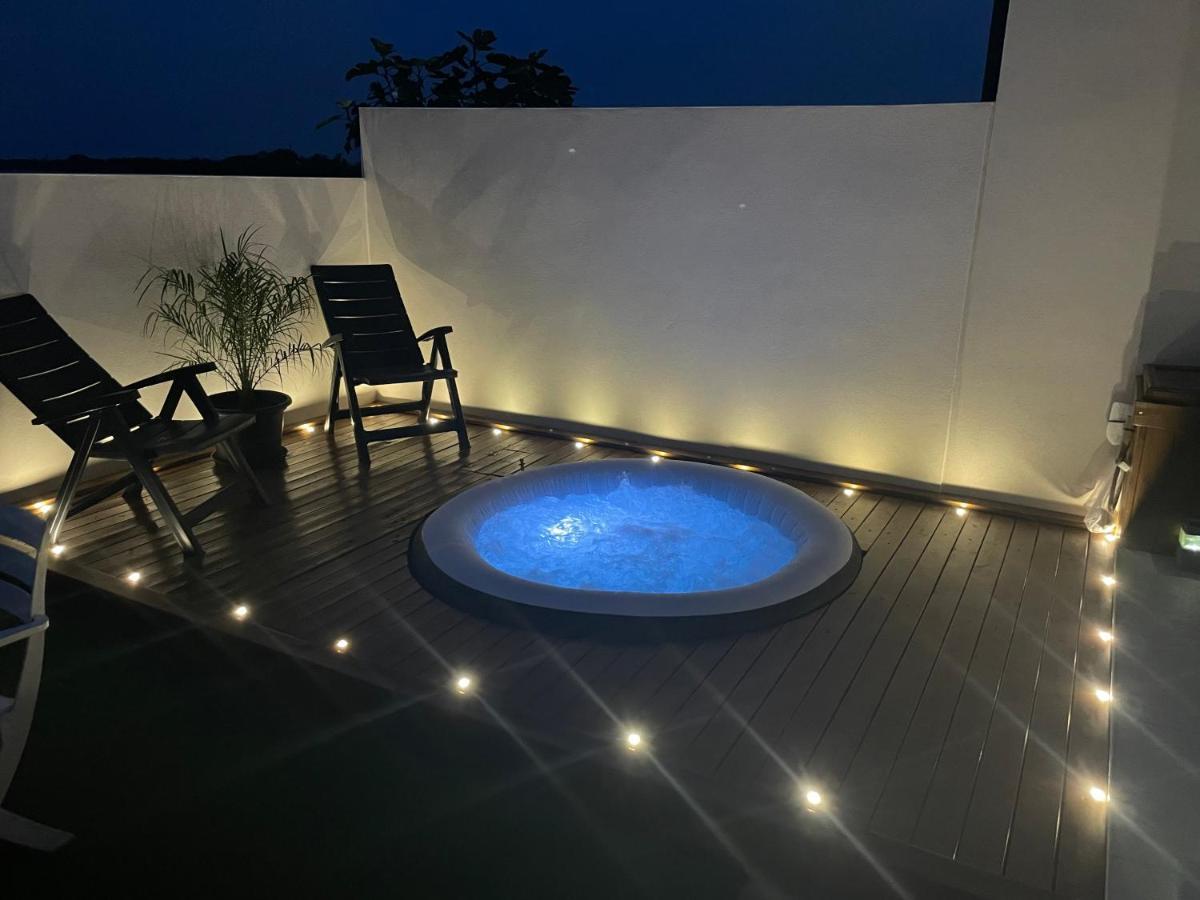 Appartement Avec Spa-Avril A Sept-Camargue 4 Personnes Saint-Laurent-dʼAigouze Exteriör bild